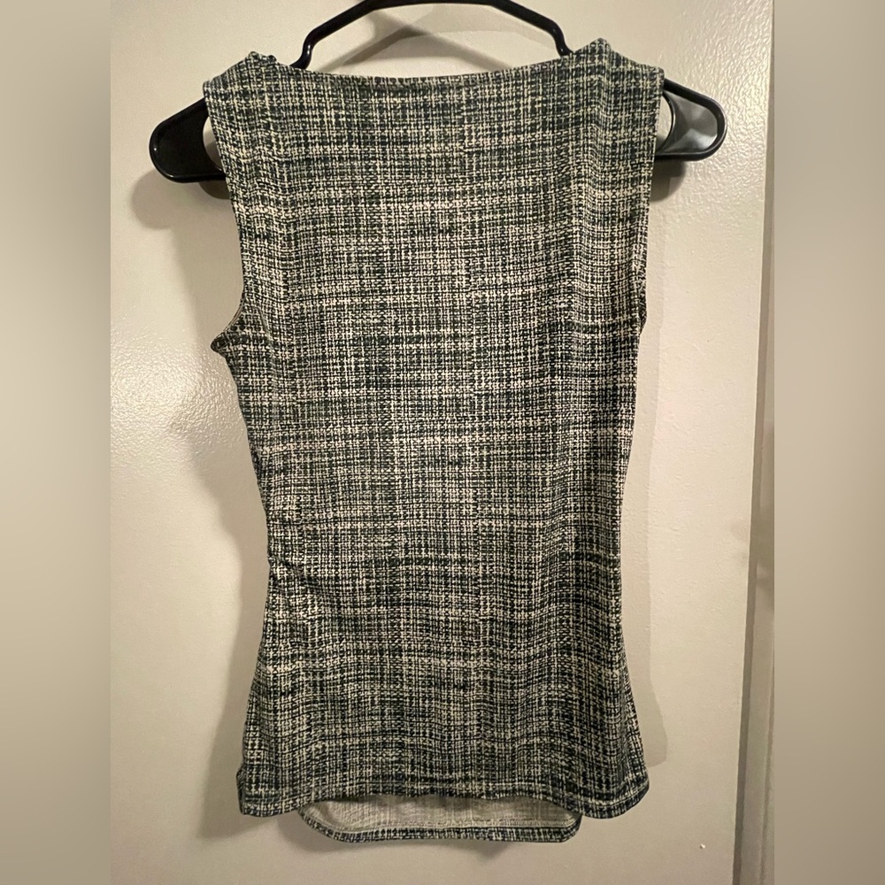 White House Black Market EUC Black, White and Green Sleeveless V-Neck Top - Picture 4 of 4